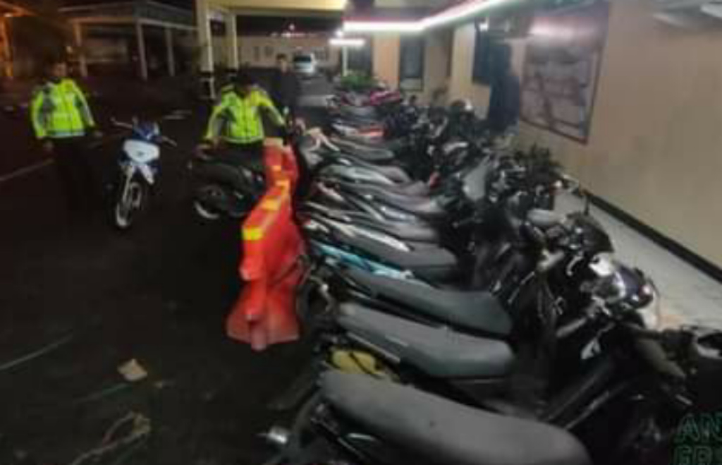 Puluhan sepeda motor knalpot brong kerap lakukan balap liar, berhasil diamankan satuan Polres Padang Panjang, Minggu (5/02/2023) tengah malam kemaren.